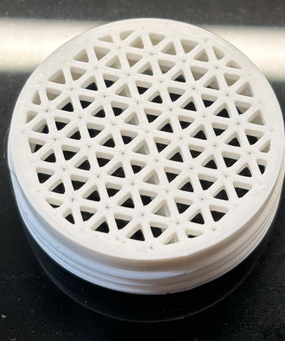 White lattice-pattern disc print
